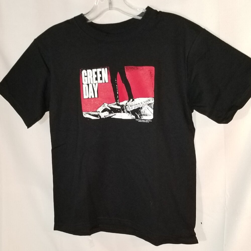 Vintage Green Day-  T-shirt   Official Band Merchandise  Youth 10-12.  (Medium)